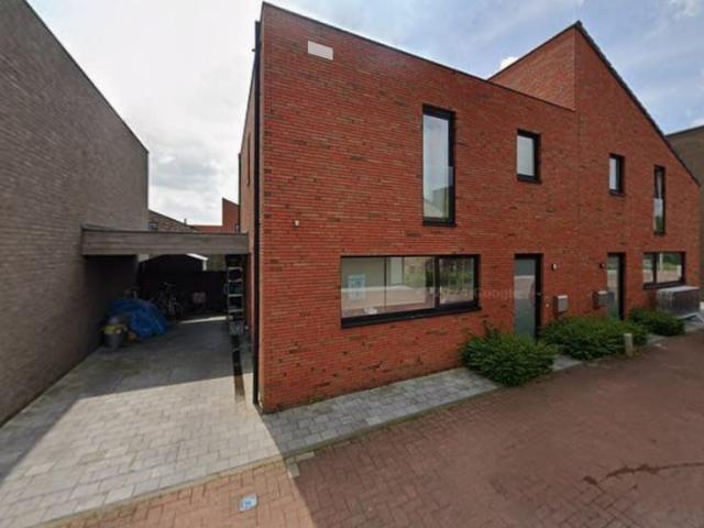 Halfopen woning te huur te Zedelgem