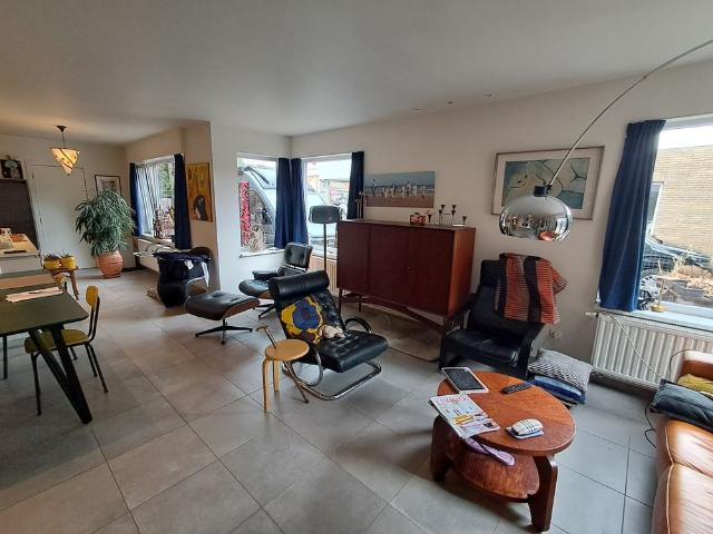 Halfopen woning te Sint Kruis!