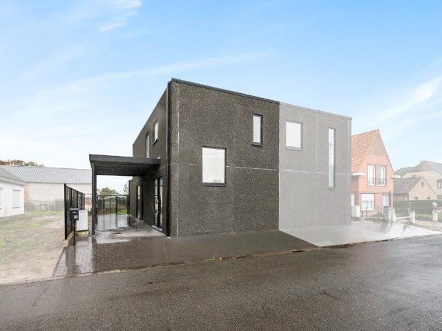 Halfopen bebouwing BEN woning met 2 slaapkamers te huur