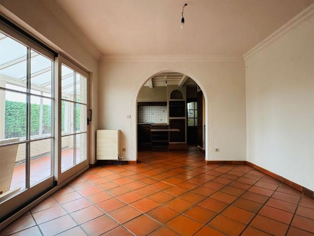Halfopen bebouwing met garage
