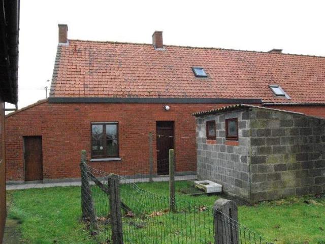 HALFOPEN BEBOUWING MET TUIN, GARAGE EN BERGING