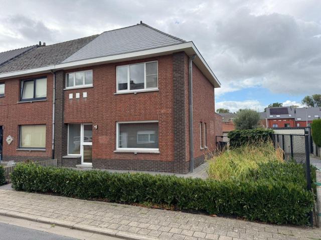 Halfopen bebouwing met 3 slaapkamers en tuin