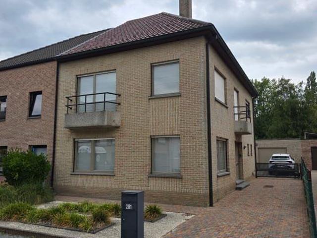 Halfopen bebouwing met 3 slaapkamers te Aalst