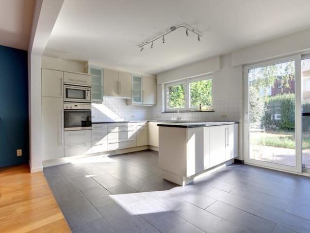 Halfopen bebouwing met 3 slaapkamers te huur