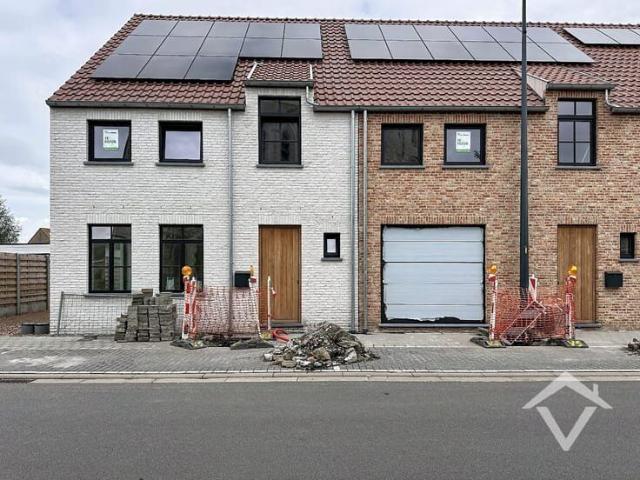 Halfopen bebouwing met 3 slaapkamers te Zande