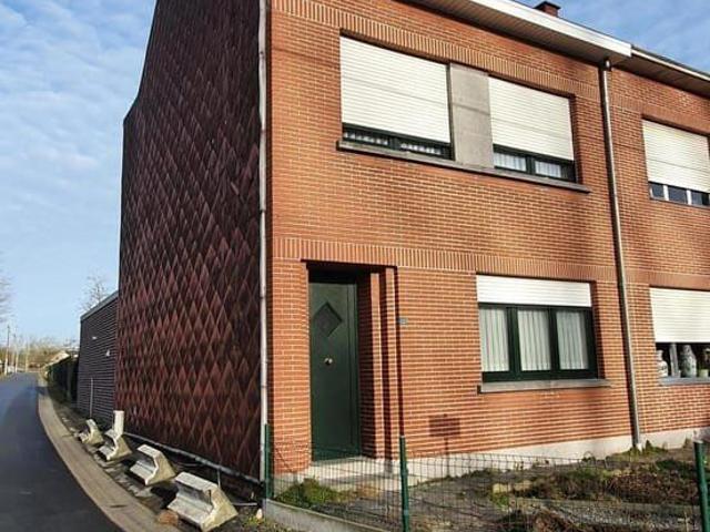 Halfopen bebouwing met 3 slpks, kelder, zolder en tuin