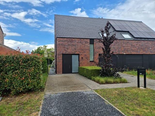 HALFOPEN BEBOUWING TE HUUR IN SINT GILLIS WAAS