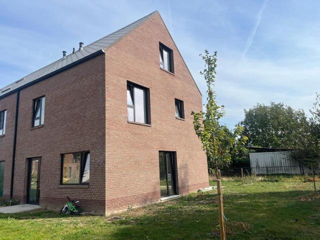 Halfopen, energiezuinige woning
