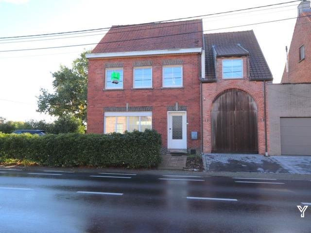 HALFOPEN GEZINSWONING MET 4 SLAAPKAMERS