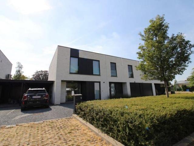 Halfopen nieuwbouwwoning met 3 slaapkamers te Lebbeke