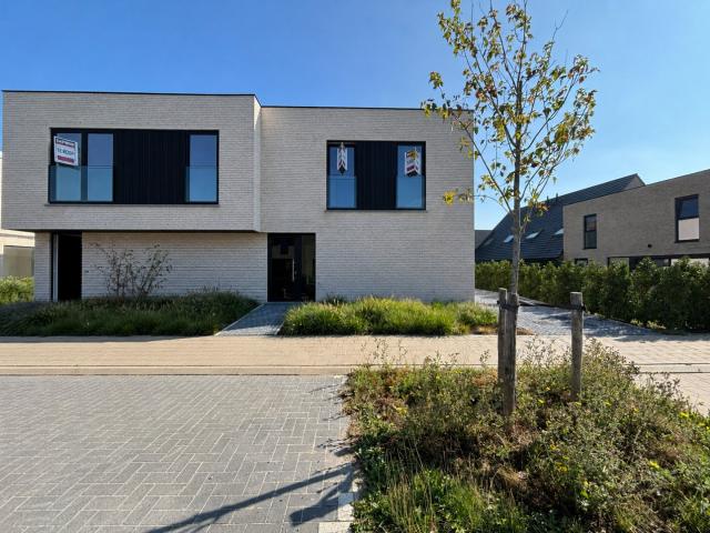 Halfopen nieuwbouwwoning te huur te Roeselare