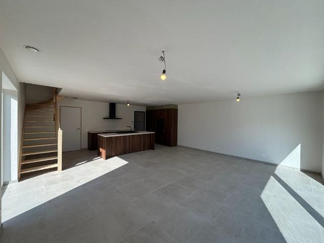 Halfopen nieuwbouwwoning te huur te Roeselare