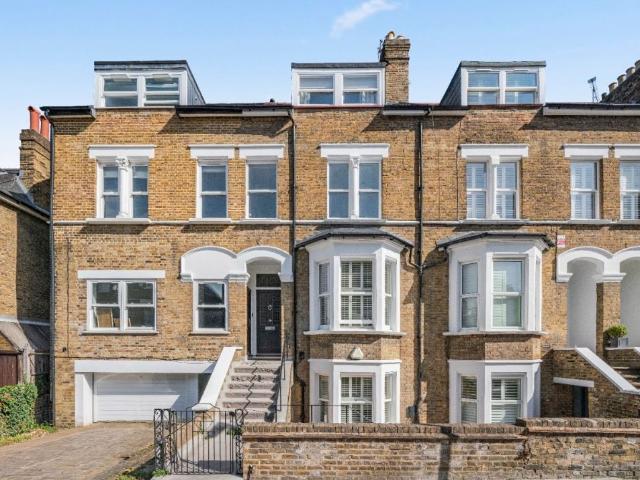 Halford Road, Richmond TW10, 2 bed maisonette to rent, £3,000 pcm | PrimeLocation
