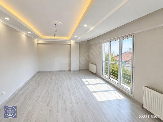 HALİÇ'TEN ALİBEYKÖY MERKEZDE BALKONLU ARA KAT