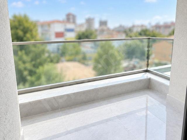 HALİÇ'TEN METROYA YAKIN SİTE İÇİ 3+1 OTOPARKLI