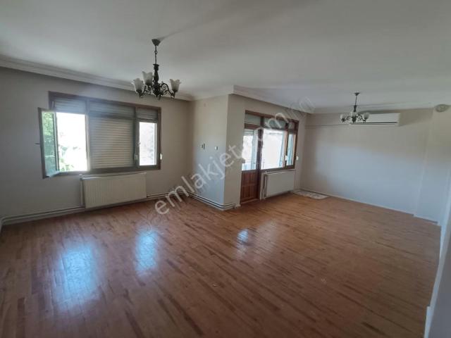 Halide Edip İ.ö Okulu Karşısı 3+1 Kiralık Daire