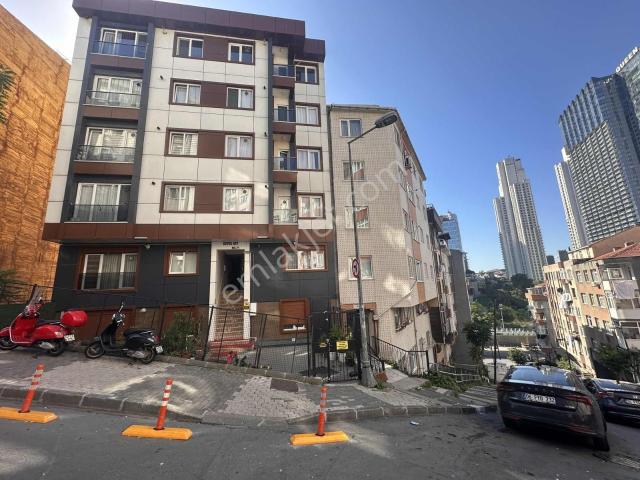 Halide Edip Mahallesinde 2+1 Satılık Daire