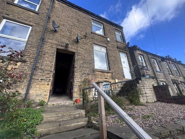 Halifax Old Road, Huddersfield 1 bed terraced house to rent £530 pcm £122 pw