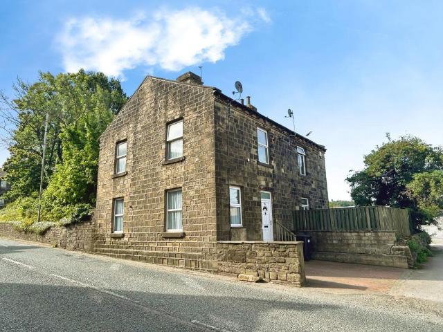 Halifax Road, Cross Roads, Keighley. 2 bed semi detached house to rent £850 pcm £196 pw
