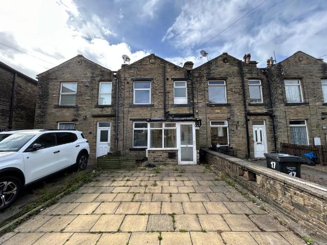 Halifax Road, Halifax, West. 2 bed terraced house to rent £800 pcm £185 pw