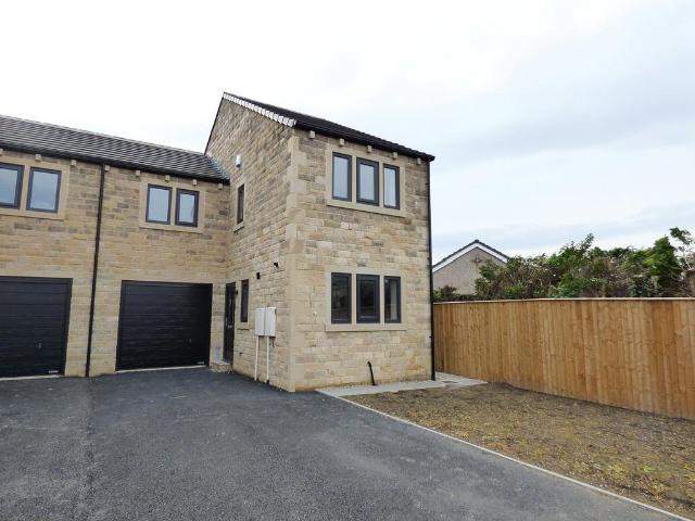 Halifax Road, Hightown, WF15 3 bed house to rent £1,250 pcm £288 pw