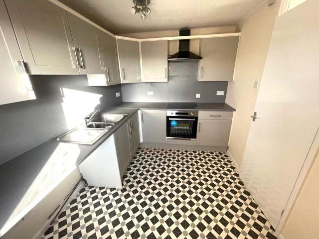 Halifax Road, Wadlsey Bridge 1 bed apartment to rent £775 pcm £179 pw