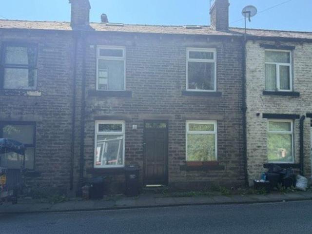 Halifax Road, Todmorden OL14 2 bed terraced house to rent £700 pcm £162 pw
