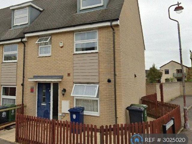 Halifax Road, Upper Cambourne. 3 bed semi detached house to rent £1,550 pcm £358 pw