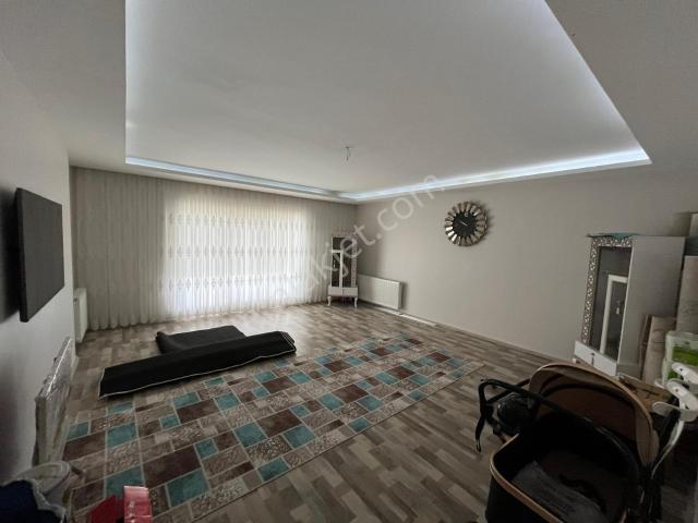 Halilağa Mahallesinde Kiralık Geniş 3+1 Daire