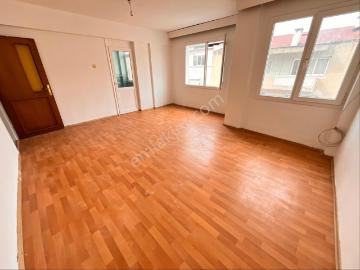 Halilrıfatpaşa Caddesinde 2+1 100m2 Temiz Önü Açık Ferah Daire