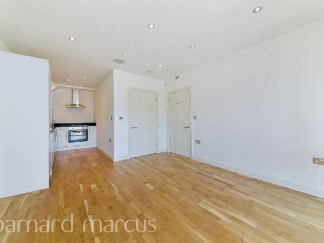 Haling Down Passage, SOUTH CROYDON 2 bed maisonette to rent £1,800 pcm £415 pw