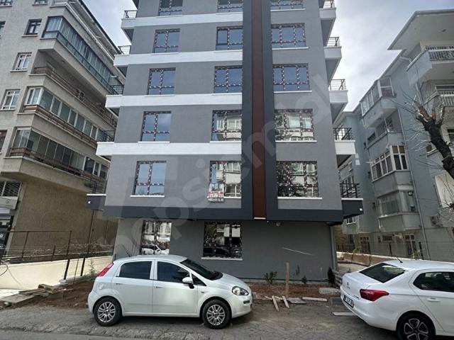 HALK SOKAKTA ZEMİN KATTA SIFIR 1+1 DAİRE