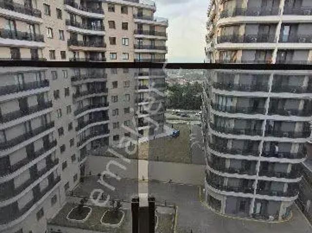 Halkalı Caddesi Üzerinde Atakent Brand 2 Sitesinde Arakat Satılık 1+1 72m2 Daire