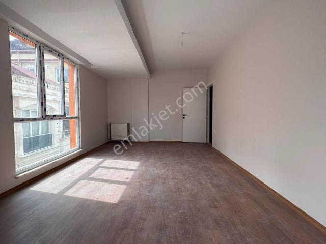Halkalı'da Satılık Sıfır 2+1 Daire, 75m² Net, Kapalı Otoparklı