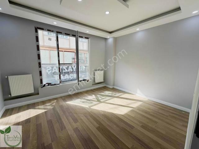 Halkalı Fatih Caddesinde M1 Metro 6 Dk Balkonlu 2+1 Daire