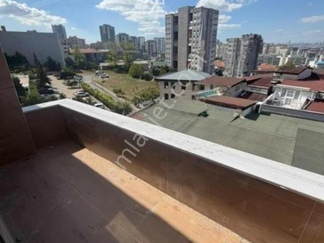 Halkalı Kavaklı Mah. 2+1 Satılık 75m2 Sıfır Teraslı Daire