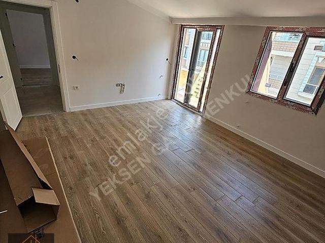 Halkalı Kavaklı'da 2+1 Çatı Kat Daire