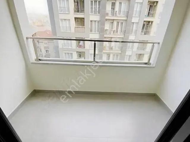 Halkalı Meydana Yakın 0 Site İçerisi 2+1 Lüx Otoparklı Güvenli