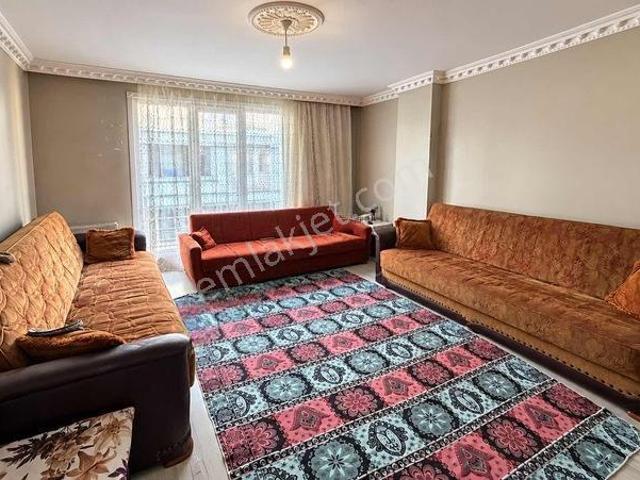 Halkalı Zeynebiye Caddesi Üst Kısmında Geniş 1+1 Satılık Daire