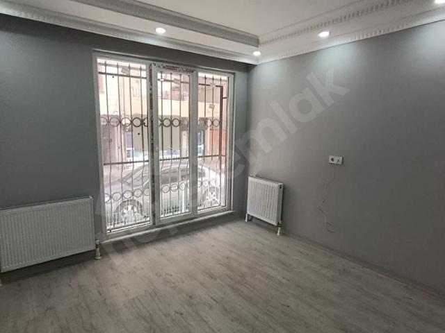 HALKALI MERKEZDE 2+1 GİRİŞ KAT DAİRE