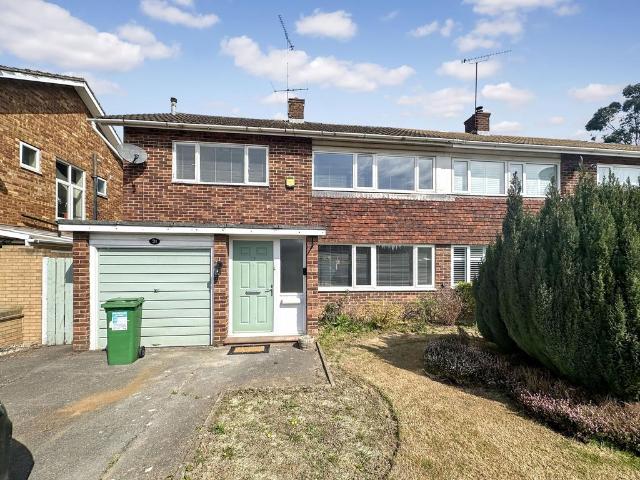 Halkingcroft, Slough, Berkshire, SL3 3 bed semi detached house to rent £2,350 pcm £542 pw