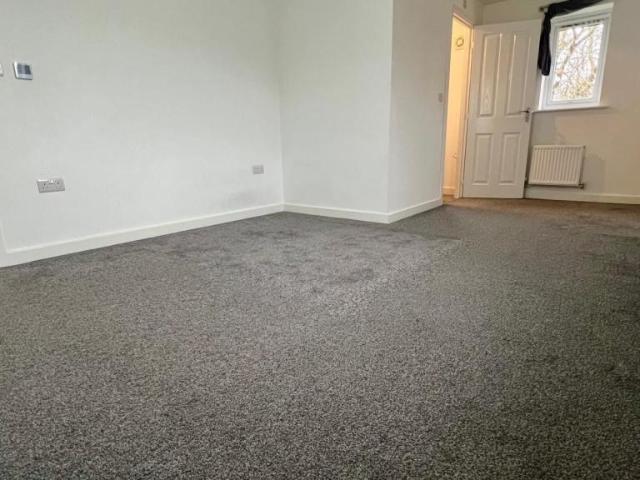 Hall Farm Avenue, Coventry CV6 4 bed house to rent £2,200 pcm £508 pw
