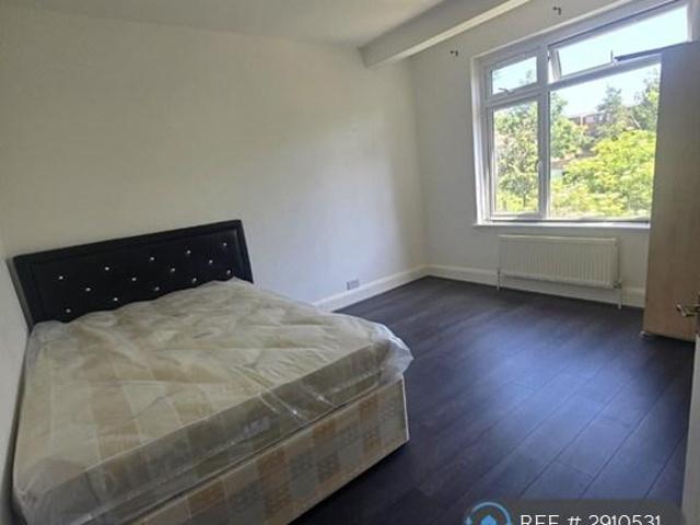 Hall Lane, London, E4 1 bed in a house share to rent £950 pcm £219 pw