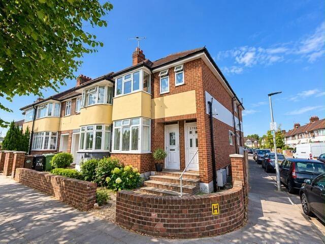 Hall Lane, London E4, 2 bed flat to rent, £1,850 pcm | PrimeLocation