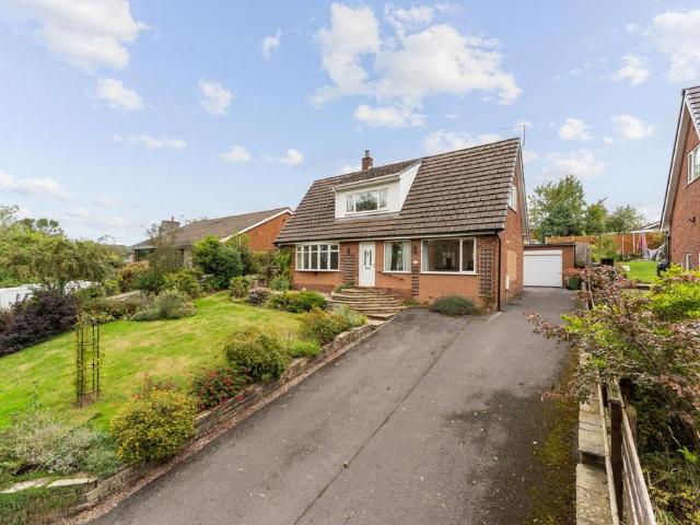 Hall Lane, Macclesfield SK11 3 bed detached house to rent £1,800 pcm £415 pw