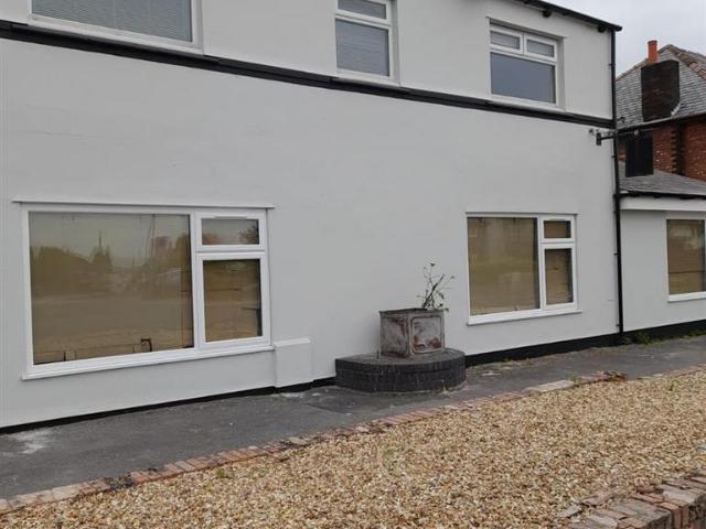 Hall Lane, Wigan WN6 1 bed flat to rent £675 pcm £156 pw