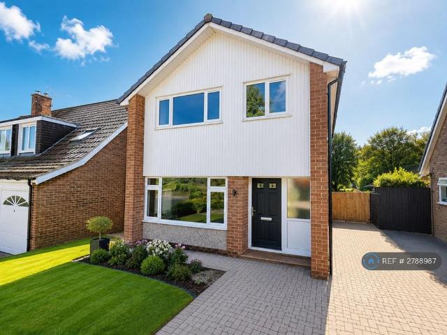 Hall Park Avenue, Leeds, LS18 3 bed detached house to rent £2,250 pcm £519 pw