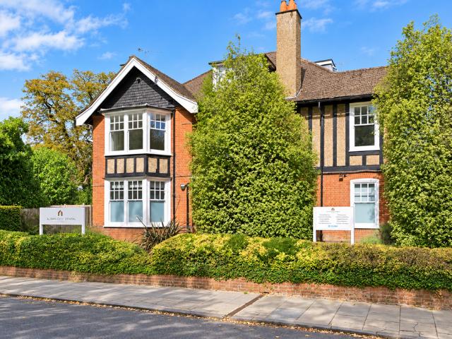 Hall Place Gardens, Hertfordshire AL1 2 bed apartment to rent £2,000 pcm £462 pw