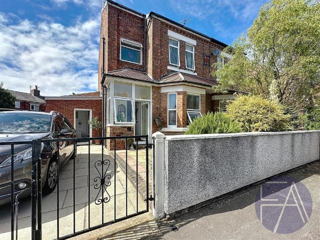 Hall Street, Southport PR9 3 bed semi detached house to rent £17,333 pcm £4,000 pw
