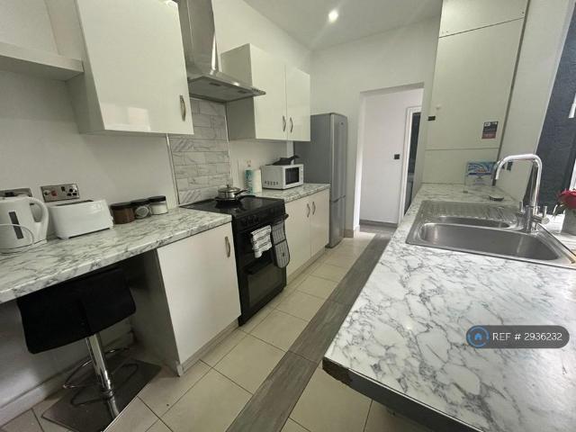 Hall Street, Stoke On Trent, ST6 1 bed in a house share to rent £169 pcm £39 pw